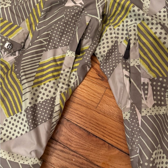 Volcom Gray ski pants size S with Logo in like new condition,high quality - Picture 6 of 11